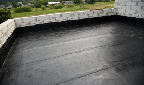 Pose de dalle sur plot d'une toiture terrasse par entreprise d'étanchéité à Digoin